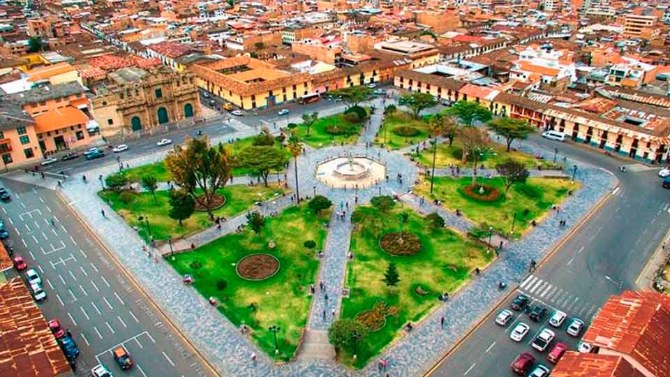 Viajes y turismo alternativo en Latinoamérica: destinos emergentes, economía de viaje y experiencias culturales